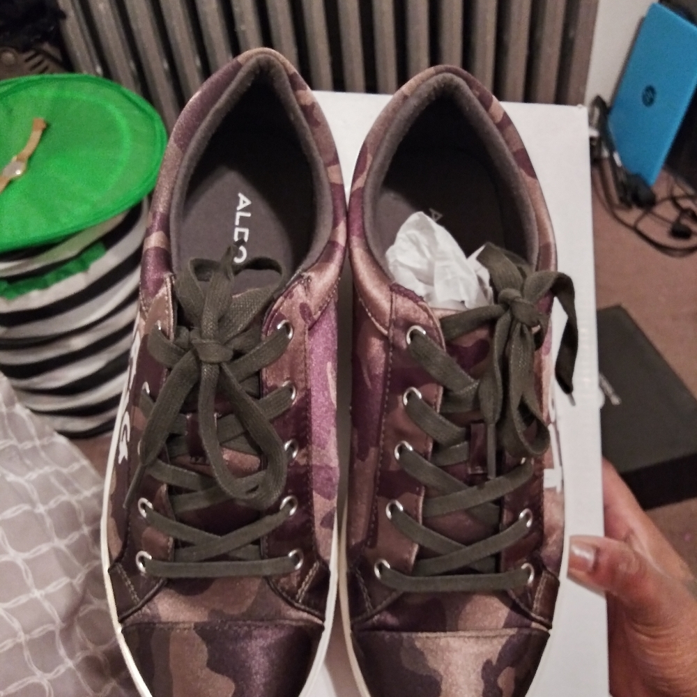 Shoes - Picture 2 of 5